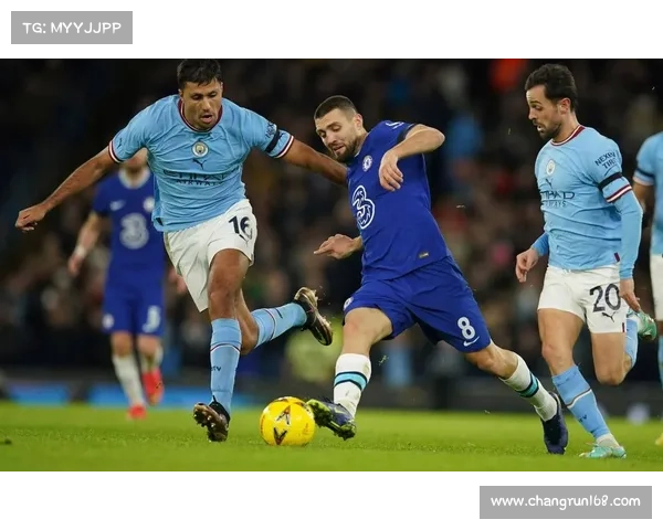大卫路易斯的战术解析与位置价值揭秘:从防线到中场的多重角色 大卫路易斯的战术解析与位置价值揭秘:从防线到中场的多重角色