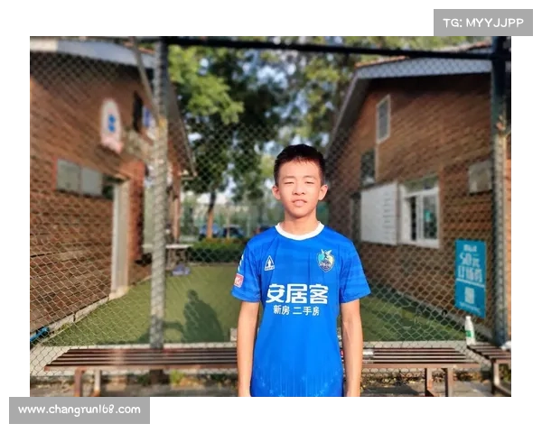 如何突破血统束缚实现足球梦想勇敢追求属于自己的绿茵天地