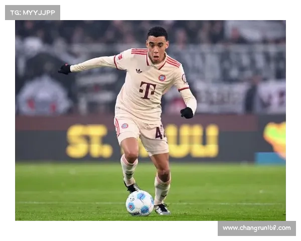 如何评估穆夏拉在拜仁慕尼黑中的战术定位与未来发展潜力